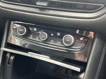 VAUXHALL GRANDLAND 1.6 Plug-In Hybrid Ultimate 5Dr Auto