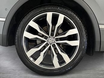 VOLKSWAGEN TIGUAN 2.0 Tdi R-Line Tech Suv 5Dr Diesel Dsg 4Motion Euro 6 (S/S) (150