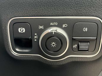MERCEDES-BENZ GLA Gla 200 Amg Line Premium 5Dr Auto