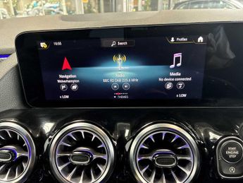 MERCEDES-BENZ GLA Gla 200 Amg Line Executive 5Dr Auto