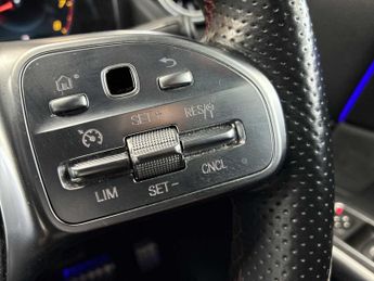 MERCEDES-BENZ GLA Gla 200 Amg Line Executive 5Dr Auto