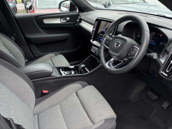 VOLVO XC40 2.0 B3P Plus Dark 5Dr Auto