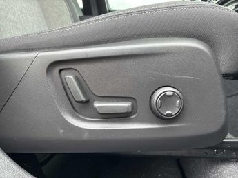 VOLVO XC40 2.0 B3P Plus Dark 5Dr Auto