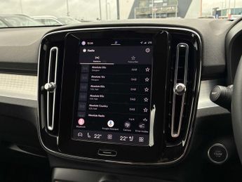 VOLVO XC40 2.0 B3P Plus Dark 5Dr Auto