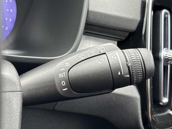 VOLVO XC40 2.0 B3P Plus Dark 5Dr Auto