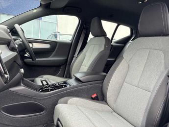 VOLVO XC40 2.0 B3P Plus Dark 5Dr Auto