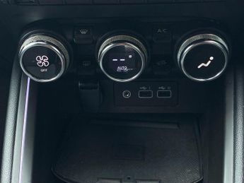 RENAULT CLIO 1.6 E-Tech Full Hybrid 145 Techno 5Dr Auto