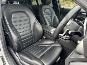 MERCEDES-BENZ C CLASS C200 Amg Line Premium 4Dr 9G-Tronic