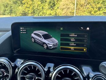 MERCEDES-BENZ GLA Gla 200 Amg Line Executive 5Dr Auto