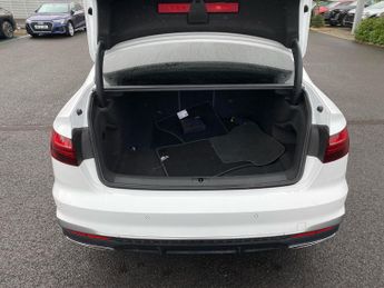AUDI A4 2.0 TFSI 40 S line Saloon 4dr Petrol S Tronic Euro 6 (s/s) (204 
