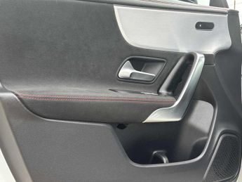 MERCEDES-BENZ CLA Cla 200 Amg Line Premium 4Dr Tip Auto