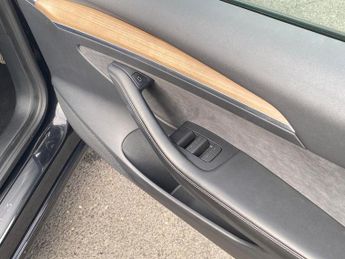 TESLA MODEL 3 Standard Range Plus Saloon 4Dr Electric Auto Rwd (241 Bhp)