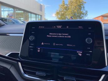 VOLKSWAGEN T-ROC 1.5 Tsi R-Line Suv 5Dr Petrol Dsg Euro 6 (S/S) (150 Ps)