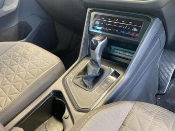 VOLKSWAGEN TIGUAN 1.5 Tsi Life Suv 5Dr Petrol Dsg Euro 6 (S/S) (150 Ps)