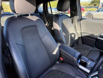 MERCEDES-BENZ GLA Gla 200D Sport Executive 5Dr Auto