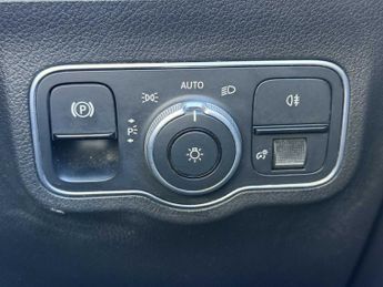 MERCEDES-BENZ GLA Gla 200D Sport Executive 5Dr Auto