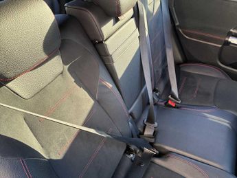 MERCEDES-BENZ GLB Glb 200 Amg Line 5Dr 7G-Tronic