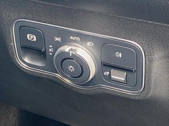 MERCEDES-BENZ GLB GLB 200 AMG Line Premium 5dr 7G-Tronic