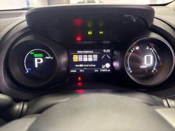 TOYOTA YARIS 1.5 Vvt-H Design Hatchback 5Dr Petrol Hybrid E-Cvt Euro 6 (S/S) 