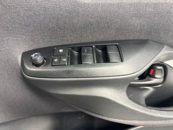 TOYOTA YARIS 1.5 Vvt-H Design Hatchback 5Dr Petrol Hybrid E-Cvt Euro 6 (S/S) 