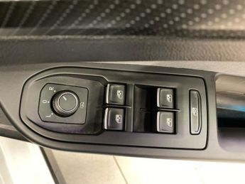 VOLKSWAGEN GOLF 1.5 Etsi Mhev R-Line Hatchback 5Dr Petrol Hybrid Dsg Euro 6 (S/S