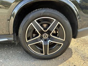 MERCEDES-BENZ GLC Glc 300 4Matic Amg Line 5Dr 9G-Tronic