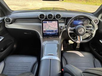 MERCEDES-BENZ GLC Glc 300 4Matic Amg Line 5Dr 9G-Tronic