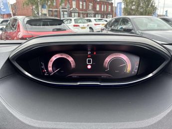 PEUGEOT 3008 1.2 Hybrid 136 Gt 5Dr E-Dsc6