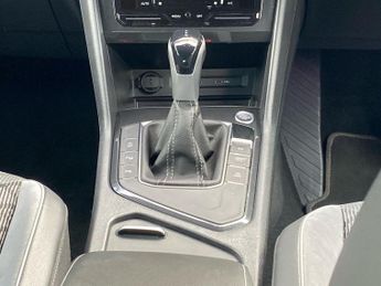 VOLKSWAGEN TIGUAN 1.5 Tsi R-Line Suv 5Dr Petrol Dsg Euro 6 (S/S) (150 Ps)