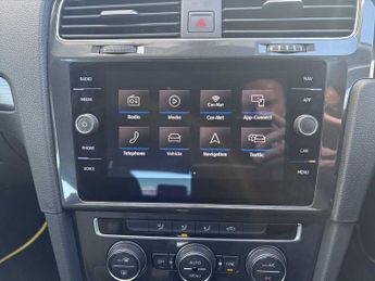 VOLKSWAGEN GOLF 99Kw E-Golf 35Kwh 5Dr Auto