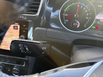 VOLKSWAGEN GOLF 99Kw E-Golf 35Kwh 5Dr Auto