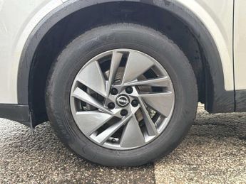NISSAN QASHQAI 1.3 Dig-T Mh 158 Acenta Premium 5Dr Xtronic