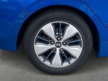 HYUNDAI IONIQ 1.6 H-Gdi 8.9Kwh Premium Hatchback 5Dr Petrol Plug-In Hybrid Dct