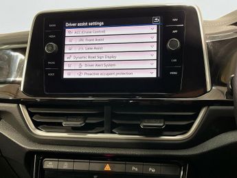 VOLKSWAGEN T-ROC 1.5 TSI R-Line SUV 5dr Petrol DSG Euro 6 (s/s) (150 ps)