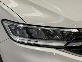 VOLKSWAGEN T-ROC 1.5 Tsi R-Line Suv 5Dr Petrol Dsg Euro 6 (S/S) (150 Ps)