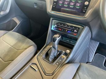 VOLKSWAGEN TIGUAN 2.0 Tdi Elegance Suv 5Dr Diesel Dsg Euro 6 (S/S) (150 Ps)