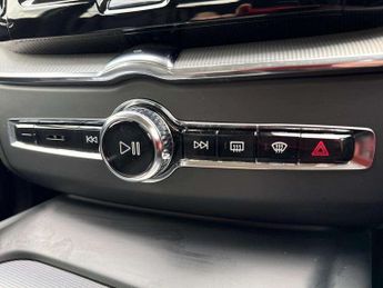 VOLVO XC60 2.0 B5P Core 5Dr Awd Geartronic