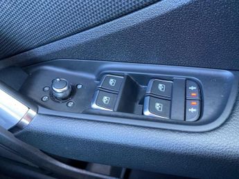 AUDI Q2 1.5 Tfsi Cod 35 S Line Suv 5Dr Petrol S Tronic Euro 6 (S/S) (150
