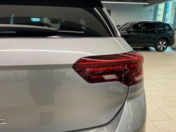 VOLKSWAGEN T-ROC 1.5 Tsi R-Line Suv 5Dr Petrol Dsg Euro 6 (S/S) (150 Ps)