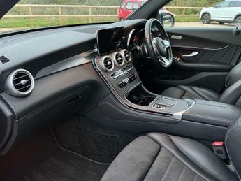 MERCEDES-BENZ GLC Glc 300 4Matic Amg Line 5Dr 9G-Tronic