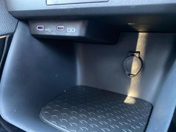 TOYOTA YARIS 1.5 Hybrid Design 5Dr Cvt