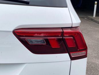 VOLKSWAGEN TIGUAN 1.5 Tsi Life Suv 5Dr Petrol Dsg Euro 6 (S/S) (150 Ps)