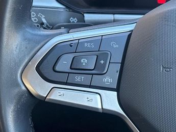 VOLKSWAGEN T-ROC 1.5 TSI Life SUV 5dr Petrol DSG Euro 6 (s/s) (150 ps)
