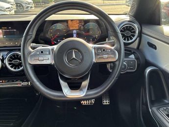MERCEDES-BENZ CLA Cla 220D Amg Line Premium 4Dr Tip Auto