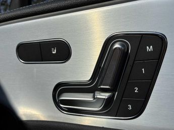 MERCEDES-BENZ CLA Cla 180 Amg Line Premium Plus 5Dr Tip Auto