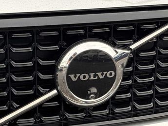 VOLVO XC40 2.0 B3P Plus Dark 5Dr Auto