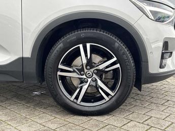 VOLVO XC40 2.0 B3P Plus Dark 5Dr Auto