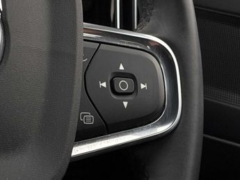 VOLVO XC40 2.0 B3P Plus Dark 5Dr Auto