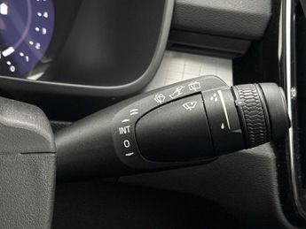 VOLVO XC40 2.0 B3P Plus Dark 5Dr Auto