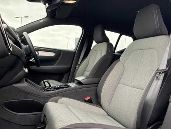 VOLVO XC40 2.0 B3P Plus Dark 5Dr Auto